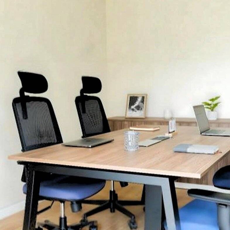 Mesa-ANH4-fotor-2024121315506 oficina para pequeña empresa errores al diseñar oficina