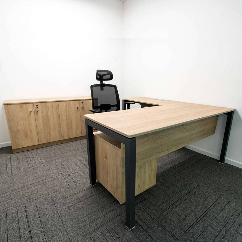 En-L-con-Positiva-Gerencial-negra