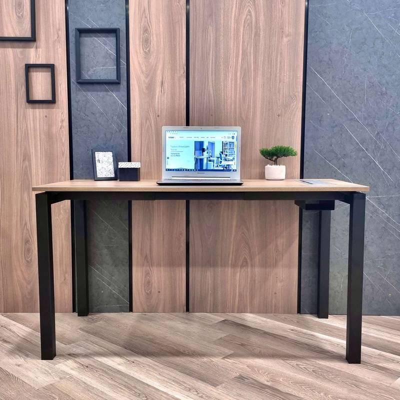 Escritorio-Quadra-negro-sin-silla